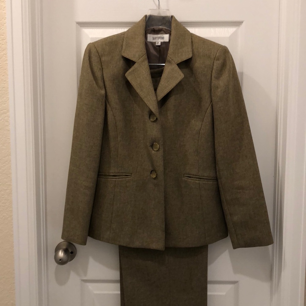 Gorgeous gold/black tweed pants suit